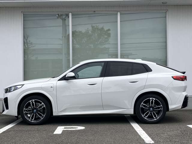 iX2xドライブ30 Mスポーツ 4WD