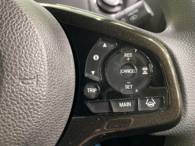 【アダプティブクルーズコントロール】高速道路での長距離走行が楽に!!自動で速度を保つクルーズコントロールが、衝突軽減システムと連携し、前方の車両を感知して車間を保つように速度調節してくれます!!