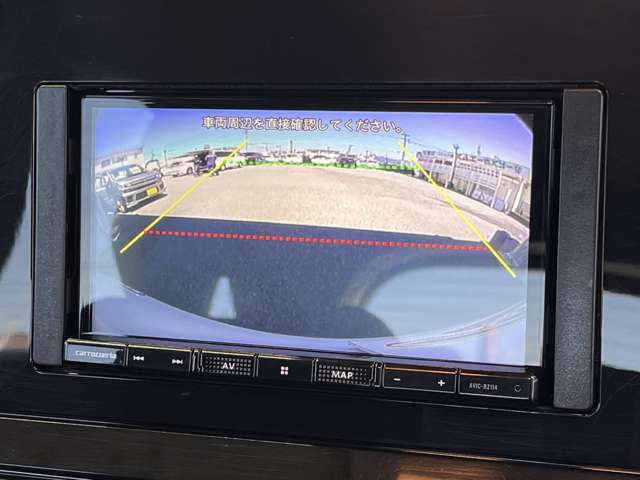後方モニター表示でバック時の障害物もしっかり見えます!