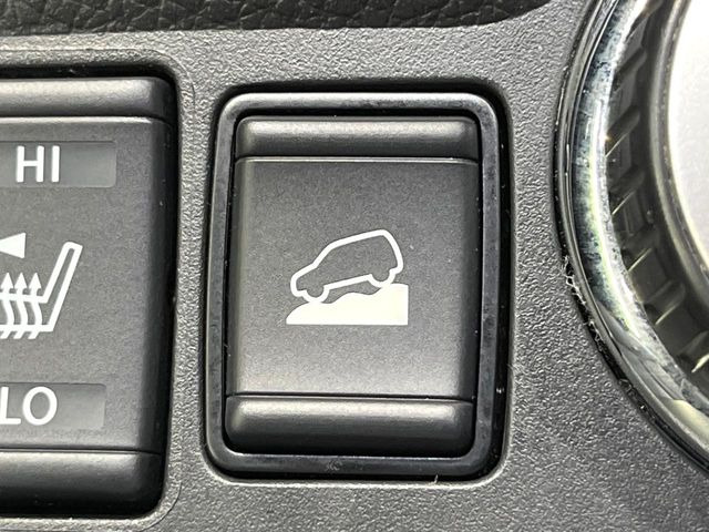 【ダウンヒルアシスト】急な坂道を下るときに自動でブレーキを制御、一定の低速度を保ちます。雪道や悪路など滑りやすい路面の下り坂でもタイヤがロックしないから安心!ハンドル操作に集中できます!