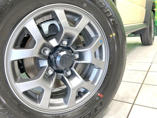 �y����15�C���`�A���~�z�C�[���z�O�ςɃ}�b�`���������A���~�z�C�[���𑕒����Ă���܂��B�e��ЊO�A���~�z�C�[����A�X�^�b�h���X�^�C�����戵�����Ă���܂��B���񂲑��k����������