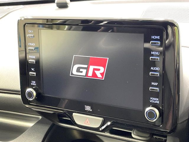�y8�C���` �f�B�X�v���C�I�[�f�B�I�z���ʂ̃f�B�X�v���C��AppleCarPlay��AndroidAuto�����p�\�B�傫�ȉ�ʂŃX�}�z�i�r�A�v���������p���������܂���