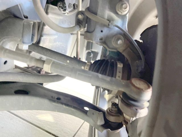 お車を安心してお乗りいただく為には、足回りの定期点検が欠かせません。サービスサポート(有償保証)では無料点検もご提供しており、安心のカーライフをお過ごしいただけるサポート体制が整っています。