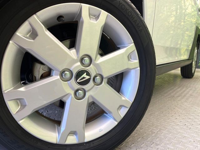 �y�����A���~15�C���`�z�C�[���z�O�ςɃ}�b�`���������A���~�z�C�[���𑕒����Ă���܂��B�e��ЊO�A���~�z�C�[����A�X�^�b�h���X�^�C�����戵�����Ă���܂��B���񂲑��k����������