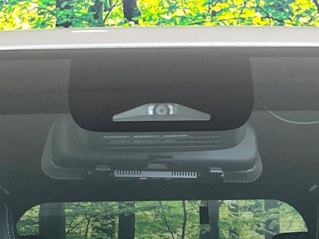 【トヨタセーフティセンス】走行中に前方の車両等を認識し、衝突しそうな時は警報とブレーキで衝突回避と被害軽減をアシスト。より安全にドライブをお楽しみいただけます。