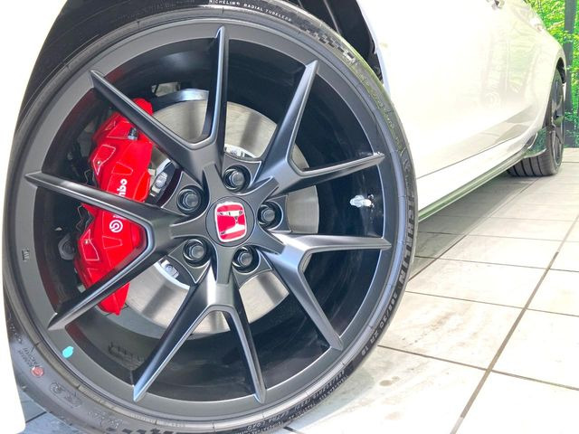 �y����19�C���`�A���~�z�C�[���z�O�ςɃ}�b�`���������A���~�z�C�[���𑕒����Ă���܂��B�e��ЊO�A���~�z�C�[����A�X�^�b�h���X�^�C�����戵�����Ă���܂��B���񂲑��k����������