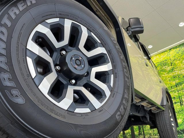 �y����16�C���`�A���~�z�C�[���z�O�ςɃ}�b�`���������A���~�z�C�[���𑕒����Ă���܂��B�e��ЊO�A���~�z�C�[����A�X�^�b�h���X�^�C�����戵�����Ă���܂��B���񂲑��k����������