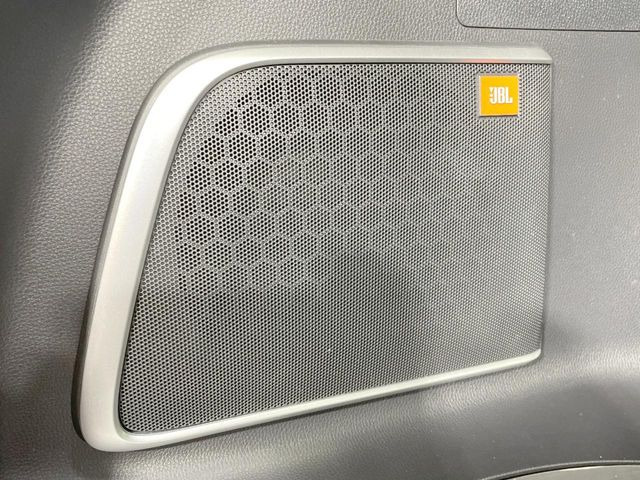 �yJBL�T�E���h�V�X�e���z���[�J�[�I�v�V�����̍��i�ʃT�E���h�V�X�e���𓋍ځB��p�̃`���[�j���O���{���ꂽ�召�l�X�ȃX�s�[�J�[����ǎ��ȃT�E���h���t�ł��A�Տꊴ���ӂ�鉹����Ԃ����o���܂��B