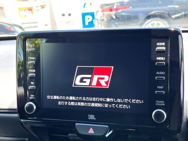 �y8�C���` �f�B�X�v���C�I�[�f�B�I�z���ʂ̃f�B�X�v���C��AppleCarPlay��AndroidAuto�����p�\�B�傫�ȉ�ʂŃX�}�z�i�r�A�v���������p���������܂���