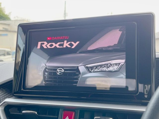 �y�����i�r�z�l�C�̏����i�r�𑕔����Ă���܂��B�i�r�̎g���₷���͂������A�I�[�f�B�I�@�\���[��!�L�����v�◷�s�͂������A�ʋ΂┃�����ȂǕ��i�̃h���C�u���y�����Ȃ�͂���