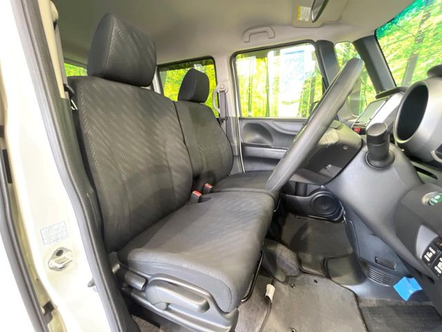 運転席シート廻りは使用感も少なく、良好な状態となっています。丁寧に使われていたことがよくわかりますね。