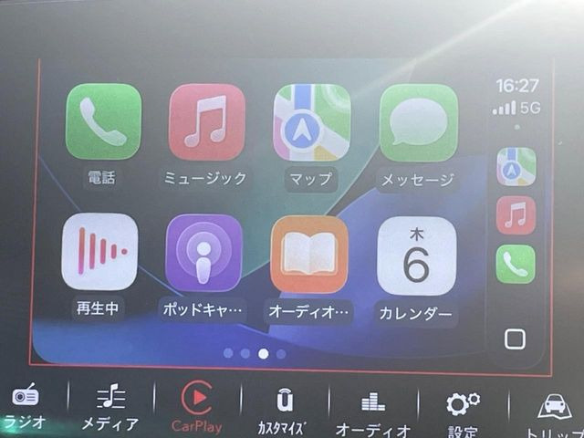 ��Apple Car Play:�X�}�z�Ƃ̗L���ڑ��ŁA�i�r�E�I�[�f�B�I�Đ��ȂǃX�}�z�̃A�v���@�\����ʂł��g����֗��@�\�ł�!