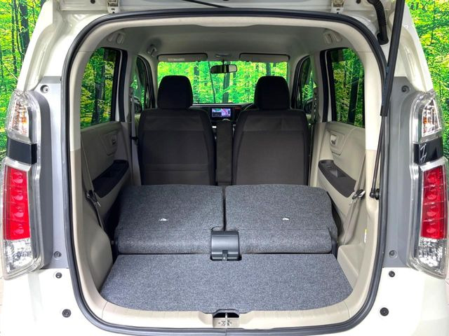 普段のお買い物や通勤、送迎等に十分な荷室スペースを確保しております。セカンドシートを倒すと、大きな荷物の積載も可能です♪