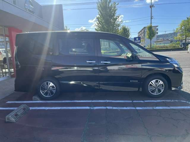セレナ1.2 e-POWER ハイウェイスターV