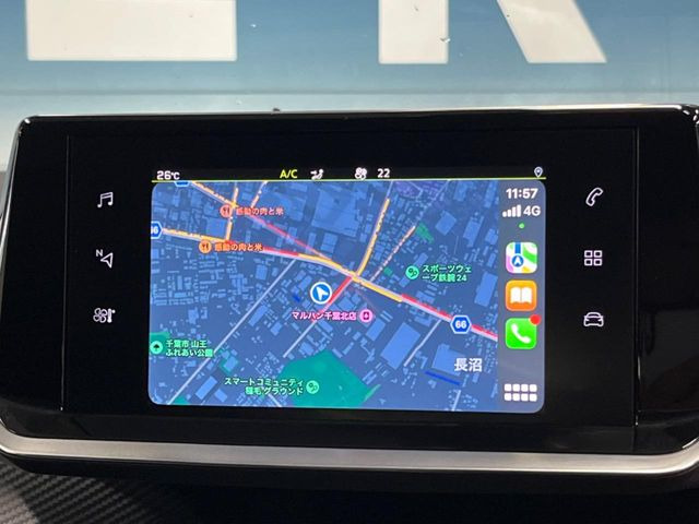 ��Apple Carplay�Ή��w��������iPhone���f�B�X�v���C�ƘA�g���A�i�r�Q�[�V�����Ȃǂ̓���̃A�v�����g�p�\�ƂȂ�܂��B�x
