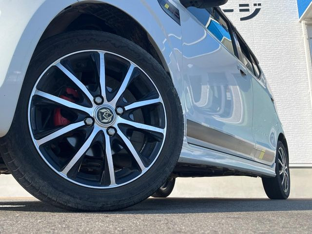 �y15�C���`�A���~�z�C�[���z�O�ςɃ}�b�`�����A���~�z�C�[���𑕒����Ă���܂��B�e��A���~�z�C�[����A�X�^�b�h���X�^�C�����戵�����Ă���܂��B���񂲑��k����������