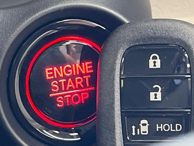 �yHonda�X�}�[�g�L�[�z�J�o����|�P�b�g�ɓ��ꂽ�܂܂ł��h�A�̎{���E�������\�ȃX�}�[�g�L�[�𑕔��B�G���W���̃I���E�I�t�����J�M�����o���K�v����������Ƃ��Ă��֗��ł���