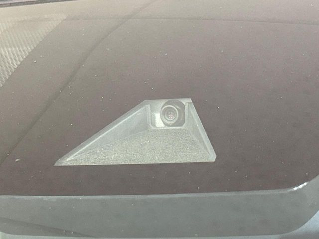 【トヨタセーフティセンス】走行中に前方の車両等を認識し、衝突しそうな時は警報とブレーキで衝突回避と被害軽減をアシスト。より安全にドライブをお楽しみいただけます。