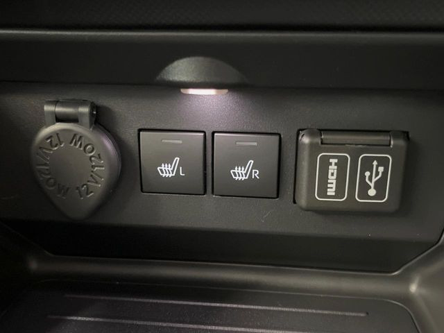 【シートヒーター】寒い日に重宝するシートヒーター!エアコンより早く温まってくれるので寒がりの人も安心ですね♪エアコンの温風は乾燥するから苦手、という方にもをおすすめです。