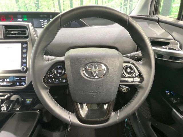 【純正革巻きステアリング】上質な革を使用することで、手にしっかり馴染みとても運転しやすいハンドルです♪