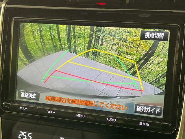 【ステアリング連動バックカメラ】駐車時に後方がリアルタイム映像で確認できます。大型商業施設や立体駐車場での駐車時や、夜間のバック時に大活躍!運転スキルに関わらず、今や必須となった装備のひとつです!