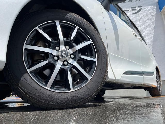 �y15�C���`�A���~�z�C�[���z�O�ςɃ}�b�`�����A���~�z�C�[���𑕒����Ă���܂��B�e��A���~�z�C�[����A�X�^�b�h���X�^�C�����戵�����Ă���܂��B���񂲑��k����������