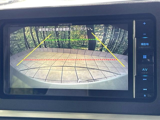【バックカメラ】駐車時に後方がリアルタイム映像で確認できます。大型商業施設や立体駐車場での駐車時や、夜間のバック時に大活躍!運転スキルに関わらず、今や必須となった装備のひとつです!