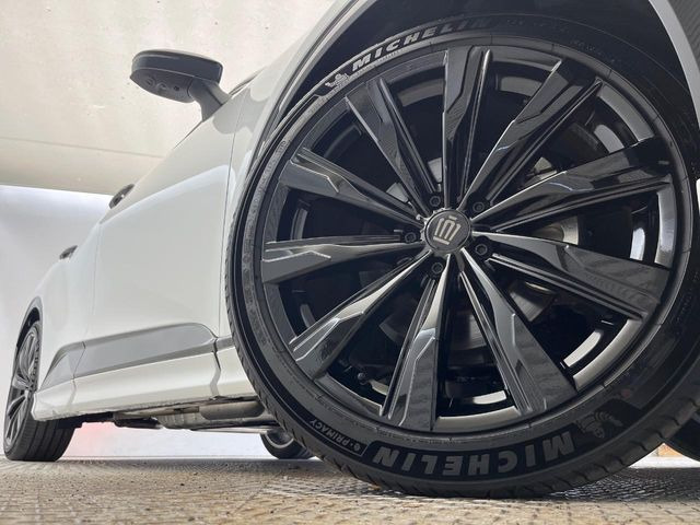 �y����21�C���`�A���~�z�C�[���z�O�ςɃ}�b�`���������A���~�z�C�[���𑕒����Ă���܂��B�e��ЊO�A���~�z�C�[����A�X�^�b�h���X�^�C�����戵�����Ă���܂��B���񂲑��k����������