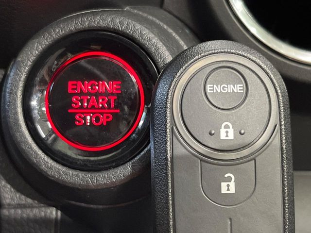 �yHonda�X�}�[�g�L�[�z�J�o����|�P�b�g�ɓ��ꂽ�܂܂ł��h�A�̎{���E�������\�ȃX�}�[�g�L�[�𑕔��B�G���W���̃I���E�I�t�����J�M�����o���K�v����������Ƃ��Ă��֗��ł���