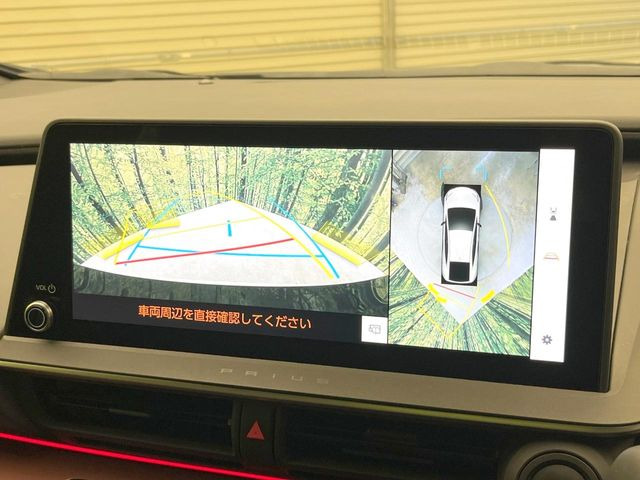 【パノラミックビューモニター】専用のカメラにより、上から見下ろしたような視点で360度クルマの周囲を確認することができます☆死角部分も確認しやすく、狭い場所での切り返しや駐車もスムーズに行えます。