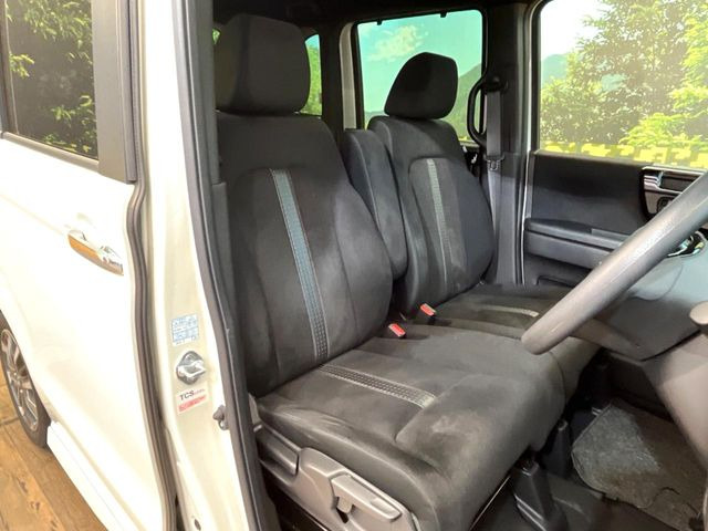 運転席シート廻りは使用感も少なく、良好な状態となっています。丁寧に使われていたことがよくわかりますね。