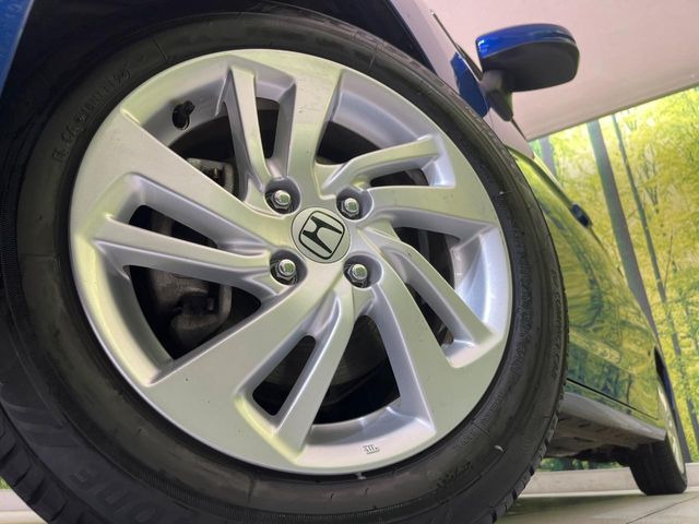 �y����15�C���`�A���~�z�C�[���z�O�ςɃ}�b�`���������A���~�z�C�[���𑕒����Ă���܂��B�e��ЊO�A���~�z�C�[����A�X�^�b�h���X�^�C�����戵�����Ă���܂��B���񂲑��k����������