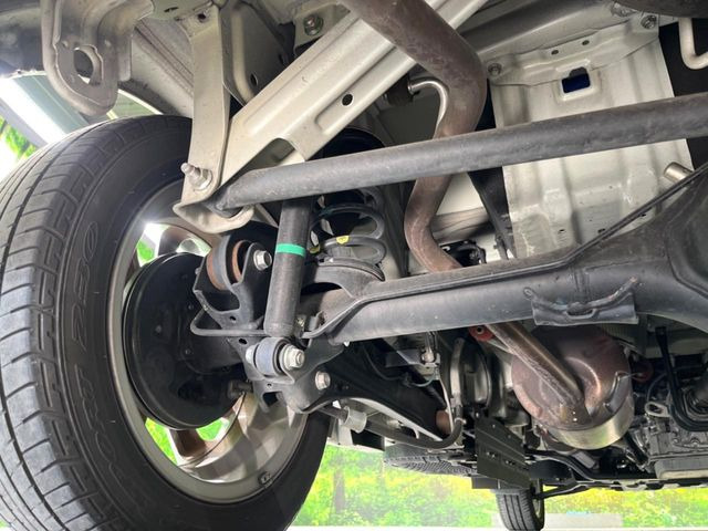 お車を安心してお乗りいただく為には、足回りの定期点検が欠かせません。サービスサポート(有償保証)では無料点検もご提供しており、安心のカーライフをお過ごしいただけるサポート体制が整っています。