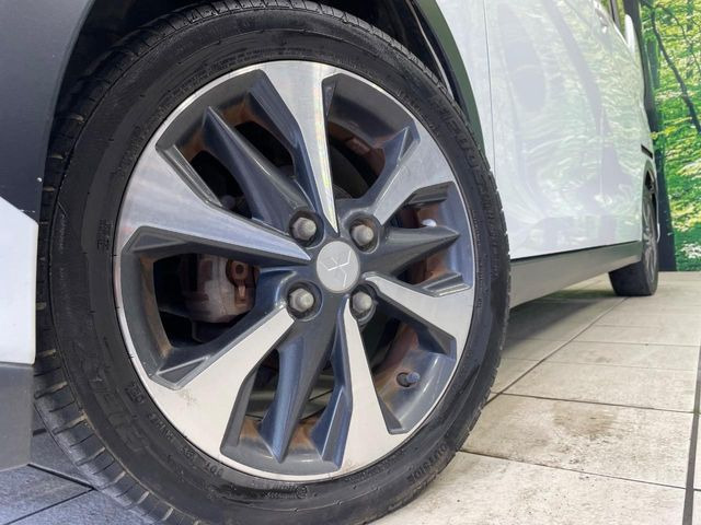 �y����15�C���`�A���~�z�C�[���z�O�ςɃ}�b�`���������A���~�z�C�[���𑕒����Ă���܂��B�e��ЊO�A���~�z�C�[����A�X�^�b�h���X�^�C�����戵�����Ă���܂��B���񂲑��k����������