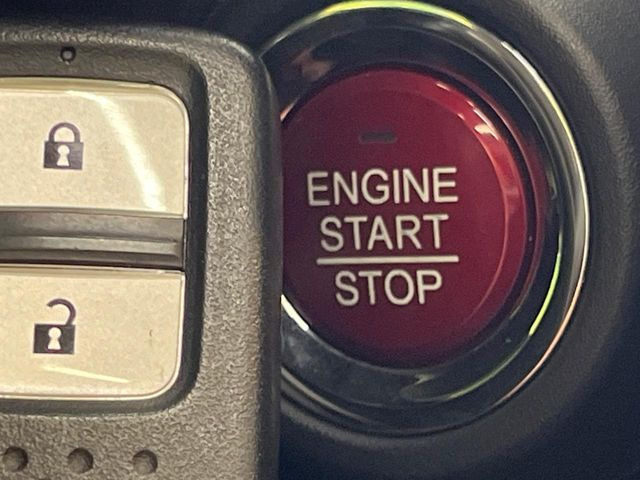 �yHonda�X�}�[�g�L�[�z�J�o����|�P�b�g�ɓ��ꂽ�܂܂ł��h�A�̎{���E�������\�ȃX�}�[�g�L�[�𑕔��B�G���W���̃I���E�I�t�����J�M�����o���K�v����������Ƃ��Ă��֗��ł���