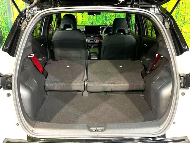 普段のお買い物や通勤、送迎等に十分な荷室スペースを確保しております。セカンドシートを倒すと、大きな荷物の積載も可能です♪