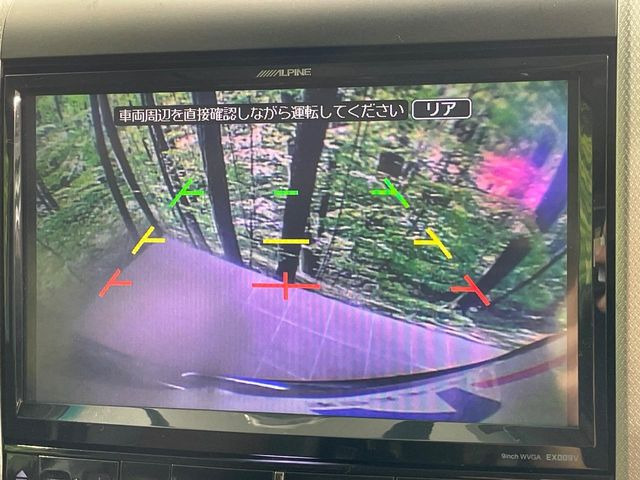【バックカメラ】駐車時に後方がリアルタイム映像で確認できます。大型商業施設や立体駐車場での駐車時や、夜間のバック時に大活躍!運転スキルに関わらず、今や必須となった装備のひとつです!