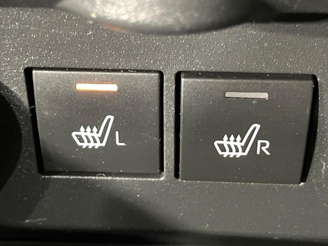【シートヒーター】寒い日に重宝するシートヒーター!エアコンより早く温まってくれるので寒がりの人も安心ですね♪エアコンの温風は乾燥するから苦手、という方にもをおすすめです。