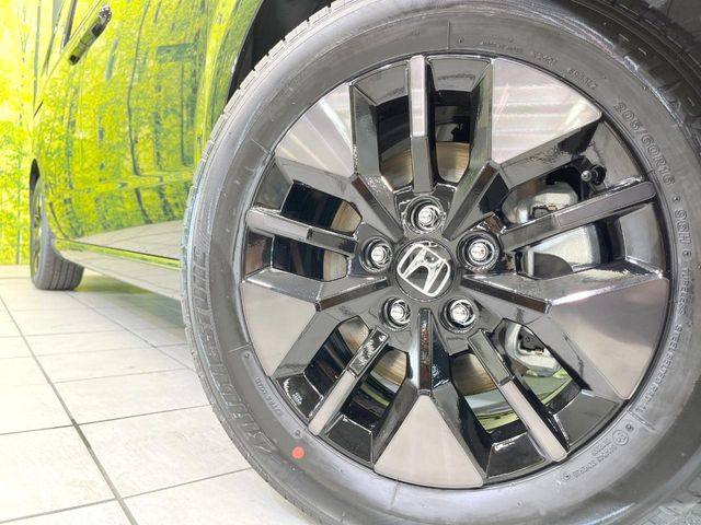 �y����16�C���`�A���~�z�C�[���z�O�ςɃ}�b�`���������A���~�z�C�[���𑕒����Ă���܂��B�e��ЊO�A���~�z�C�[����A�X�^�b�h���X�^�C�����戵�����Ă���܂��B���񂲑��k����������