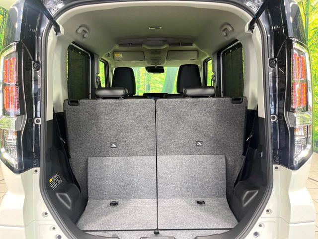 普段のお買い物や通勤、送迎等に十分な荷室スペースを確保しております。セカンドシートを倒すと、大きな荷物の積載も可能です♪