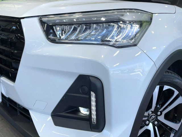 【シーケンシャルターンランプ付きLEDヘッドライト】人気の『流れるウィンカー』付きのLEDヘッドライトを装備♪高級感はもちろん、点灯時は存在感たっぷりで他車からも認識されやすく安心です。