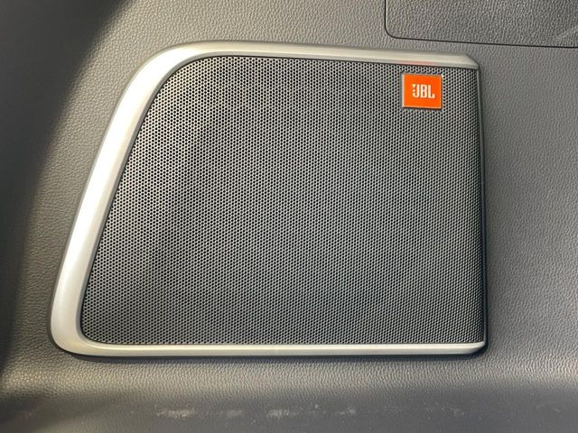 �yJBL�T�E���h�V�X�e���z���[�J�[�I�v�V�����̍��i�ʃT�E���h�V�X�e���𓋍ځB��p�̃`���[�j���O���{���ꂽ�召�l�X�ȃX�s�[�J�[����ǎ��ȃT�E���h���t�ł��A�Տꊴ���ӂ�鉹����Ԃ����o���܂��B