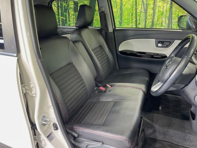運転席シート廻りは使用感も少なく、良好な状態となっています。丁寧に使われていたことがよくわかりますね。
