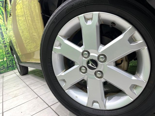【純正15インチアルミホイール】外観にマッチした純正アルミホイールを装着しております。各種社外アルミホイールや、スタッドレスタイヤも取扱いしております。是非ご相談ください♪