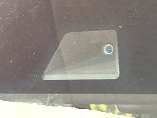 【ホンダセンシング】走行中に前方の車両等を認識し、衝突しそうな時は警報とブレーキで衝突回避と被害軽減をアシスト。より安全にドライブをお楽しみいただけます。