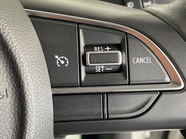 【クルーズコントロール】高速道路もラクラク走行。アクセルを離しても一定速度で走行ができ、長距離運転時の負担を軽減!加速・減速も簡単なスイッチ操作で調整できます。