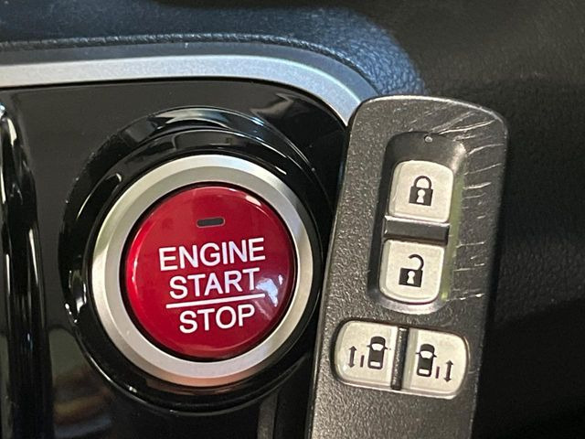 �yHonda�X�}�[�g�L�[�z�J�o����|�P�b�g�ɓ��ꂽ�܂܂ł��h�A�̎{���E�������\�ȃX�}�[�g�L�[�𑕔��B�G���W���̃I���E�I�t�����J�M�����o���K�v����������Ƃ��Ă��֗��ł���