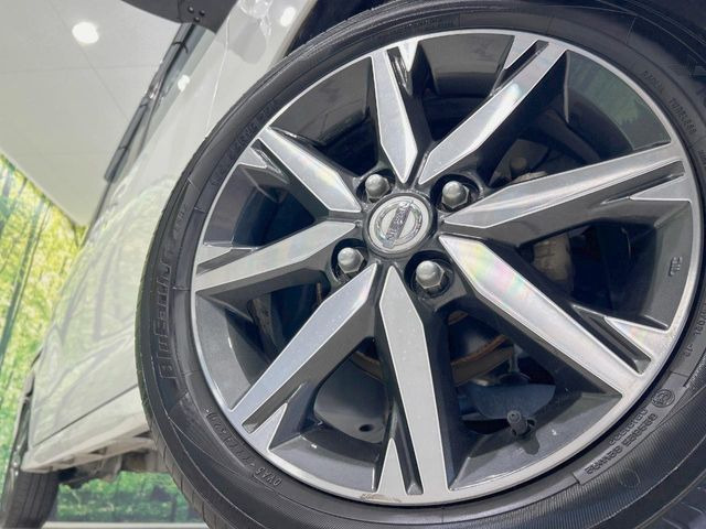 �y����15�C���`�A���~�z�C�[���z�O�ςɃ}�b�`���������A���~�z�C�[���𑕒����Ă���܂��B�e��ЊO�A���~�z�C�[����A�X�^�b�h���X�^�C�����戵�����Ă���܂��B���񂲑��k����������