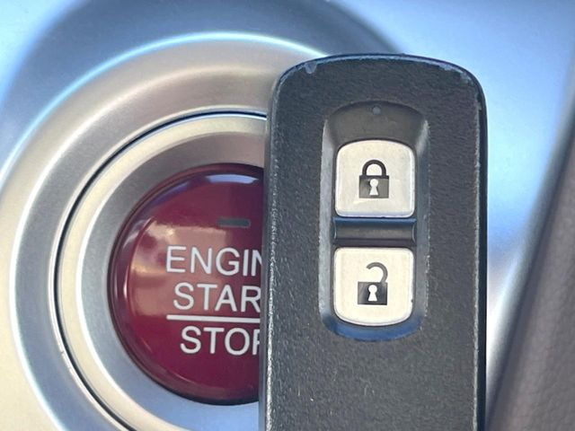 �yHonda�X�}�[�g�L�[�z�J�o����|�P�b�g�ɓ��ꂽ�܂܂ł��h�A�̎{���E�������\�ȃX�}�[�g�L�[�𑕔��B�G���W���̃I���E�I�t�����J�M�����o���K�v����������Ƃ��Ă��֗��ł���