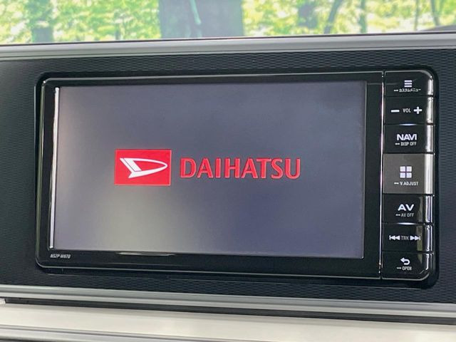 【純正ナビ】人気の純正ナビを装備しております。ナビの使いやすさはもちろん、オーディオ機能も充実!キャンプや旅行はもちろん、通勤や買い物など普段のドライブも楽しくなるはず♪